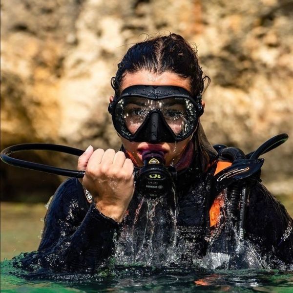 En plongée sous-marine avec un maxlux S noir